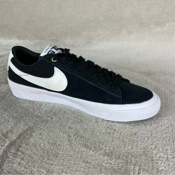Nike SB Zoom Blazer GT Mens Sneakers Shoes Size 8 Black White Suede Low NEW